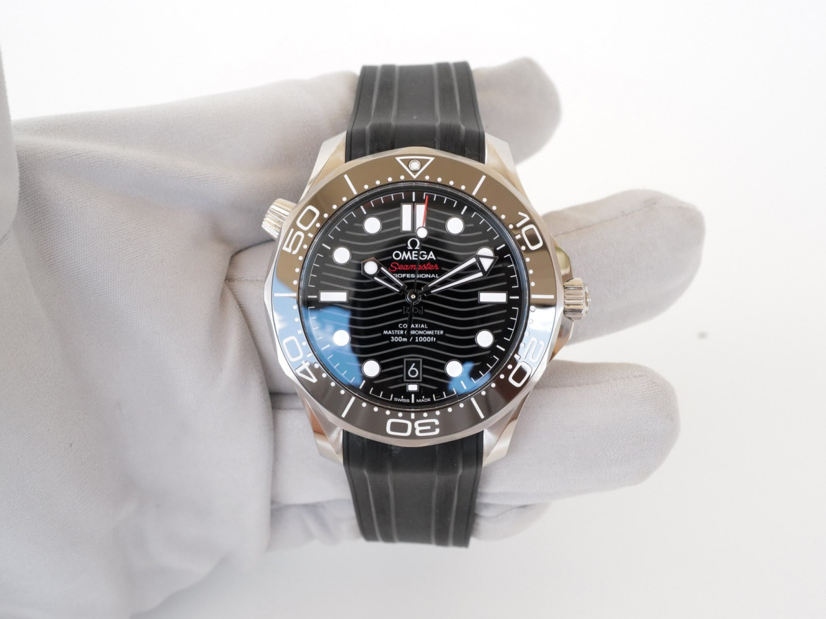 Швейцарський годинник Omega Seamaster Diver 300 M Co-Axial Chronometer Black Dial 42
