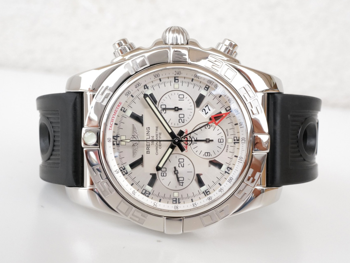 Швейцарський годинник Breitling Chronomat GMT Chronograph White Dial 47