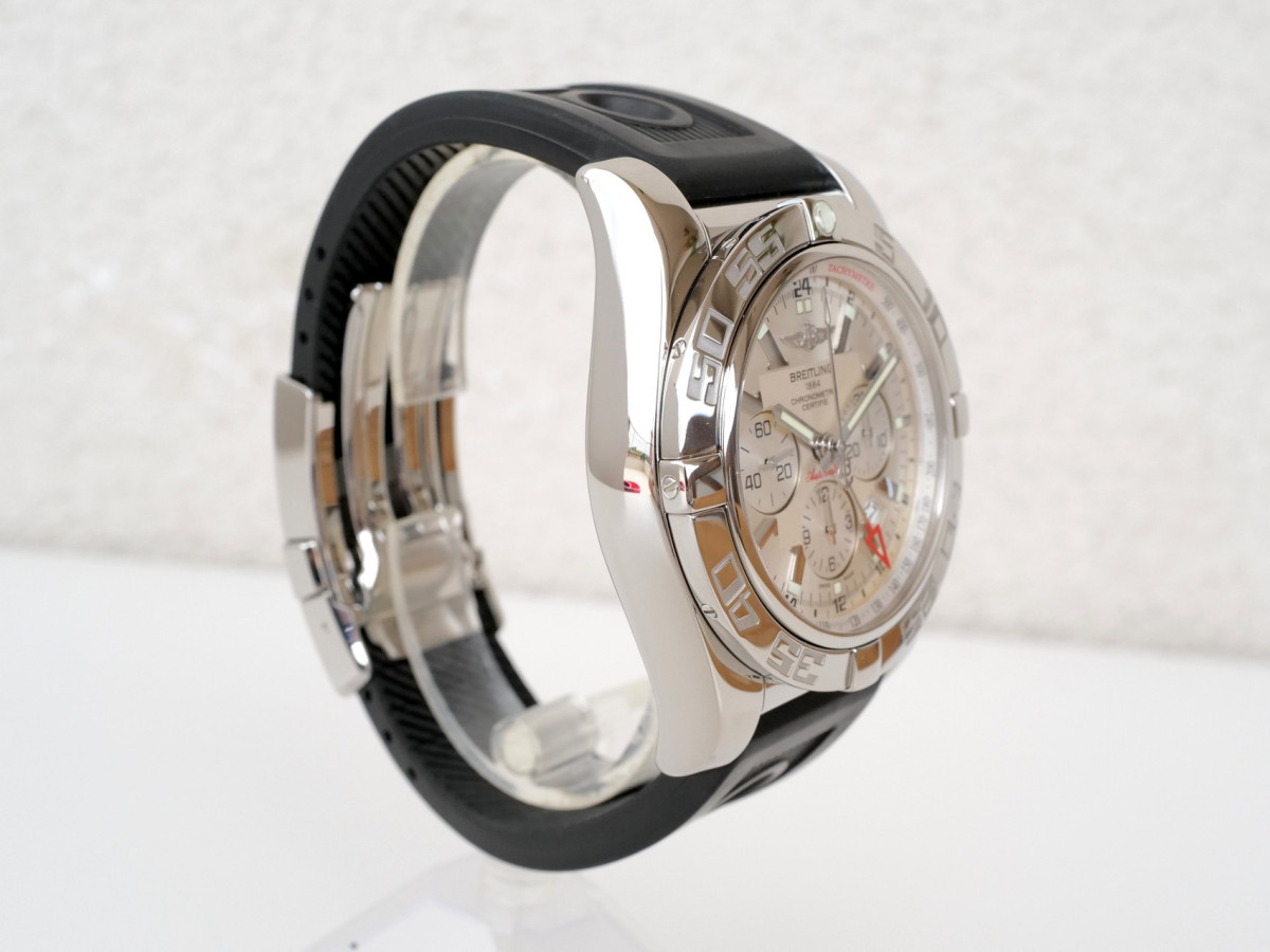 Швейцарський годинник Breitling Chronomat GMT Chronograph White Dial 47