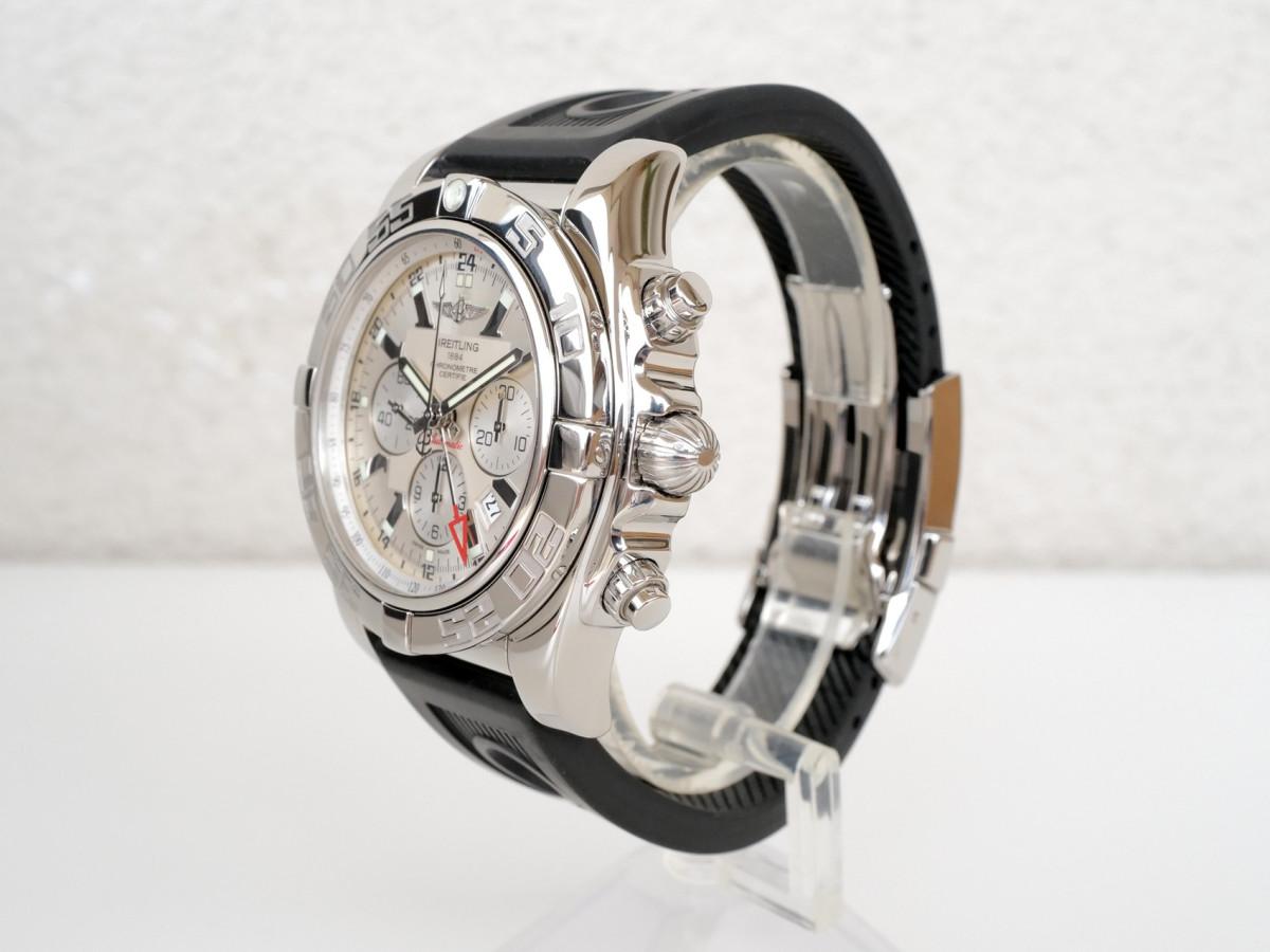 Швейцарський годинник Breitling Chronomat GMT Chronograph White Dial 47