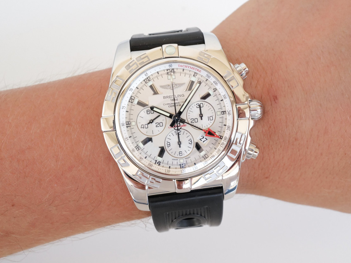 Швейцарський годинник Breitling Chronomat GMT Chronograph White Dial 47