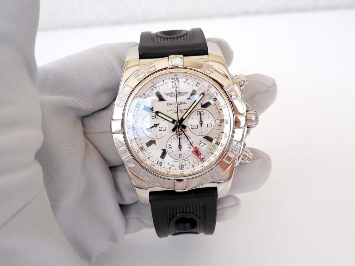 Швейцарський годинник Breitling Chronomat GMT Chronograph White Dial 47