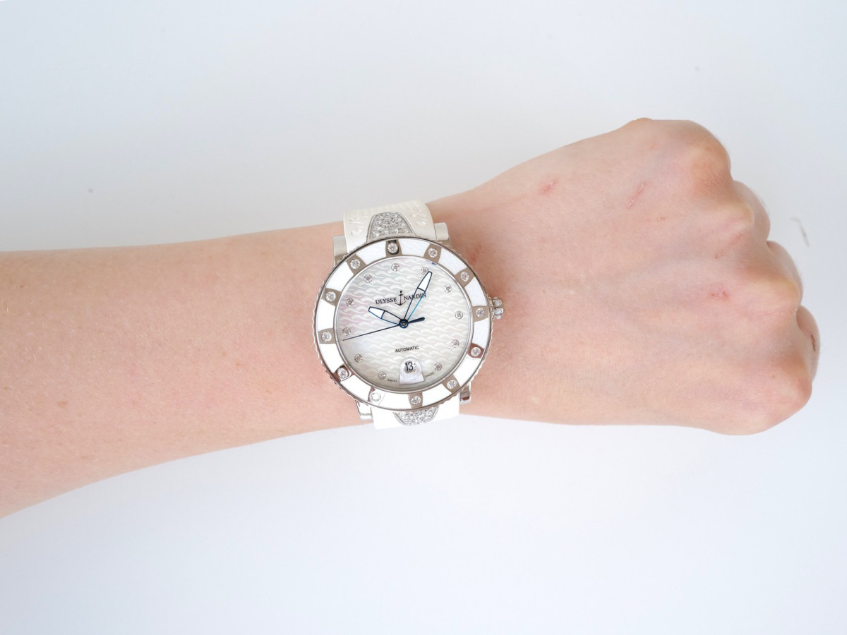 Швейцарський годинник Ulysse Nardin Lady Diver Diamond MOP Dial 40