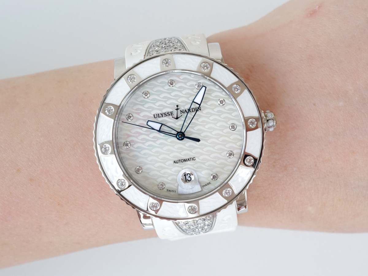 Швейцарський годинник Ulysse Nardin Lady Diver Diamond MOP Dial 40