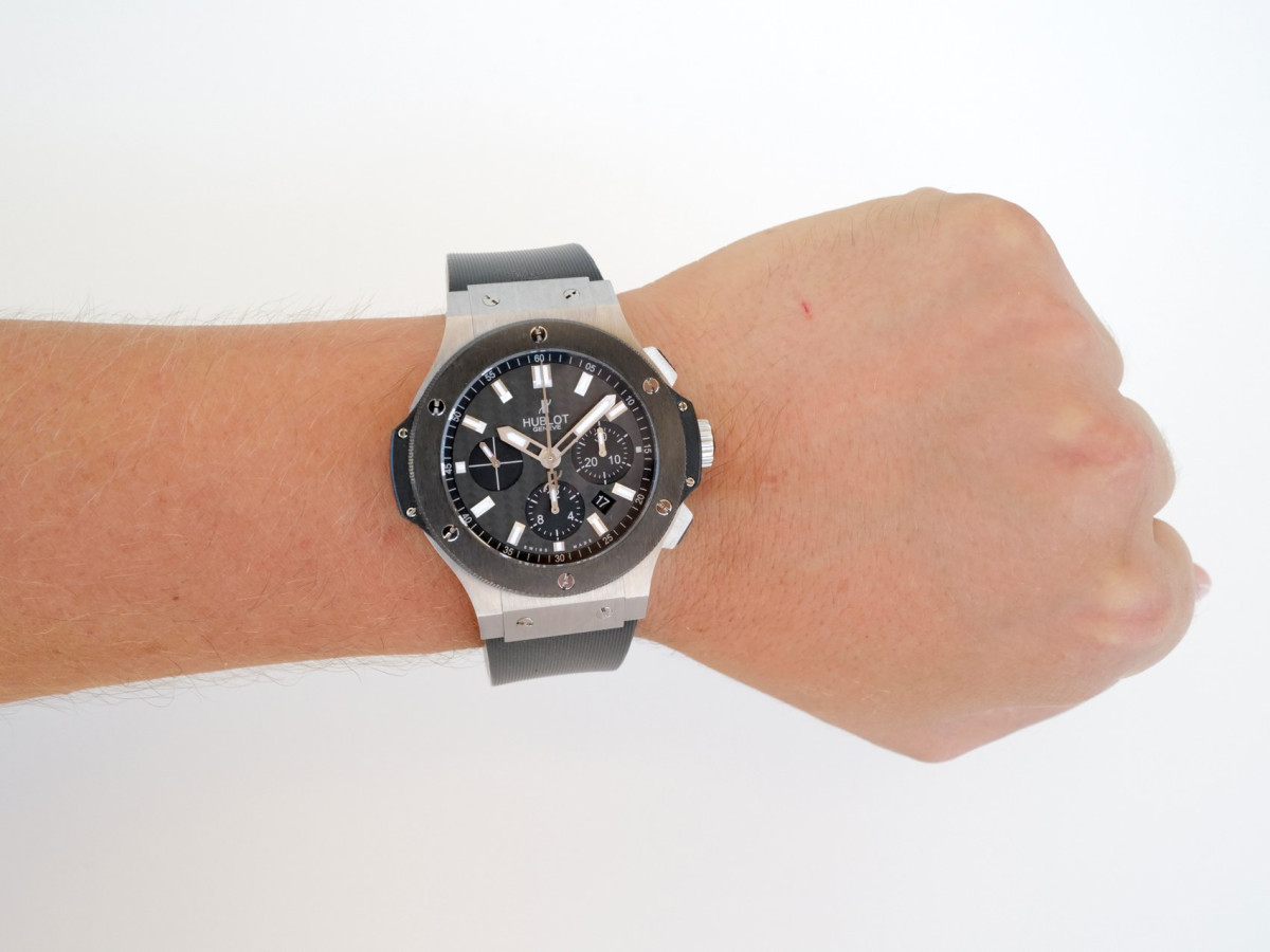 Швейцарський годинник Hublot Big Bang 44 Chronograph Steel Ceramic Carbon Dial