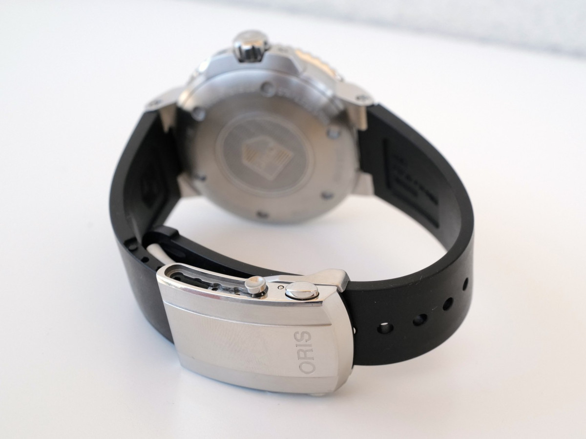 Швейцарський годинник Oris Aquis Small Second Date Automatic Black Dial Rubber Strap 46