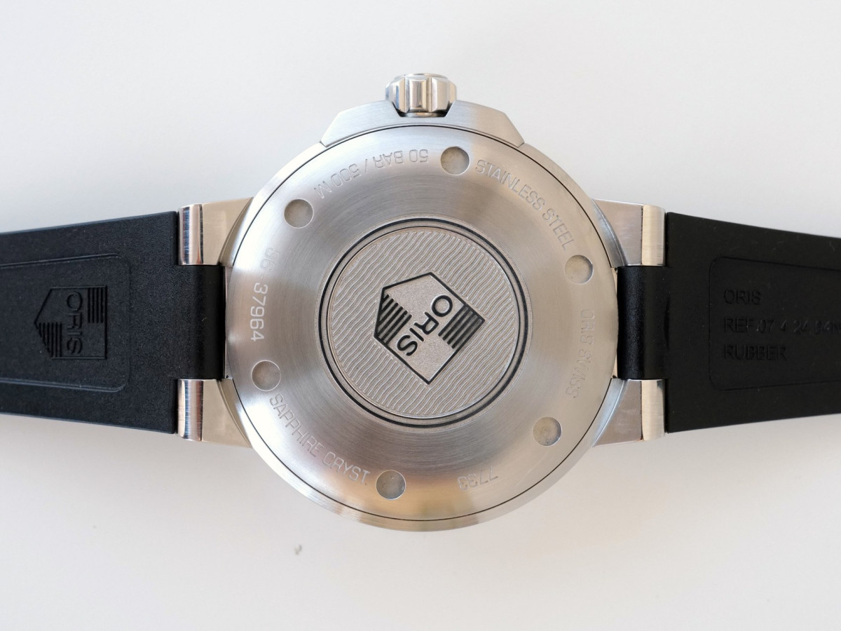 Швейцарський годинник Oris Aquis Small Second Date Automatic Black Dial Rubber Strap 46