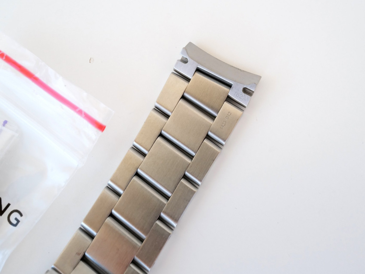 Швейцарские часы Breitling Bracelet Professional III 22