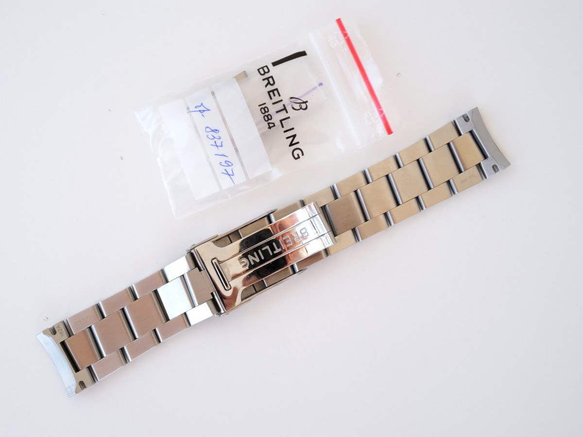 Швейцарские часы Breitling Bracelet Professional III 22