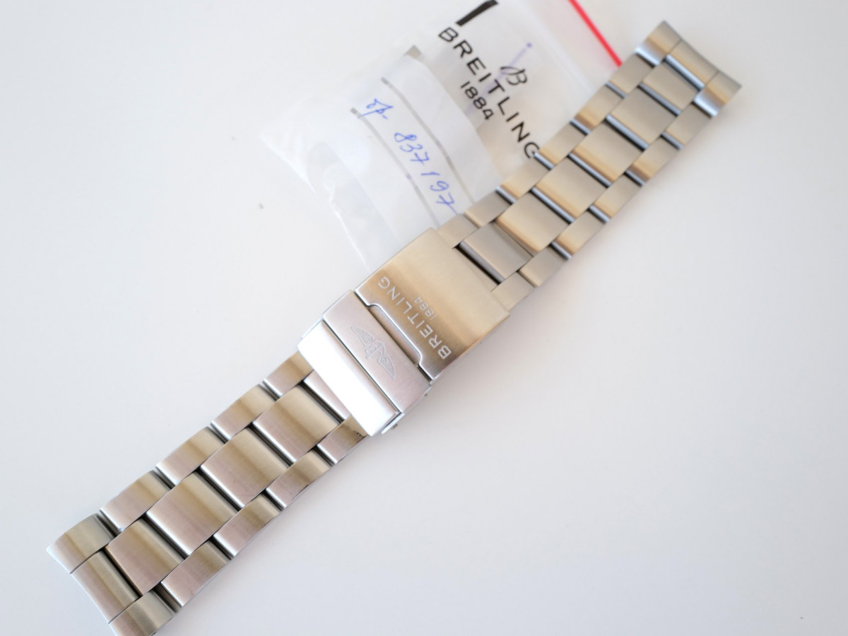 Швейцарские часы Breitling Bracelet Professional III 22