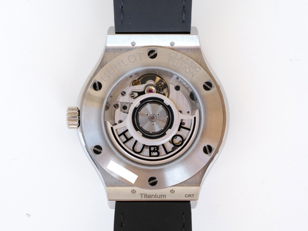 Швейцарские часы Hublot Classic Fusion Titanium Green Diamonds 38