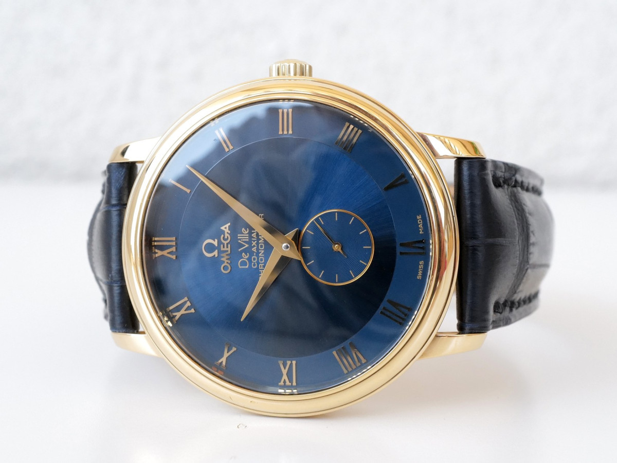 Швейцарський годинник Omega De Ville Prestige 18K Yellow Gold Blue Dial 39