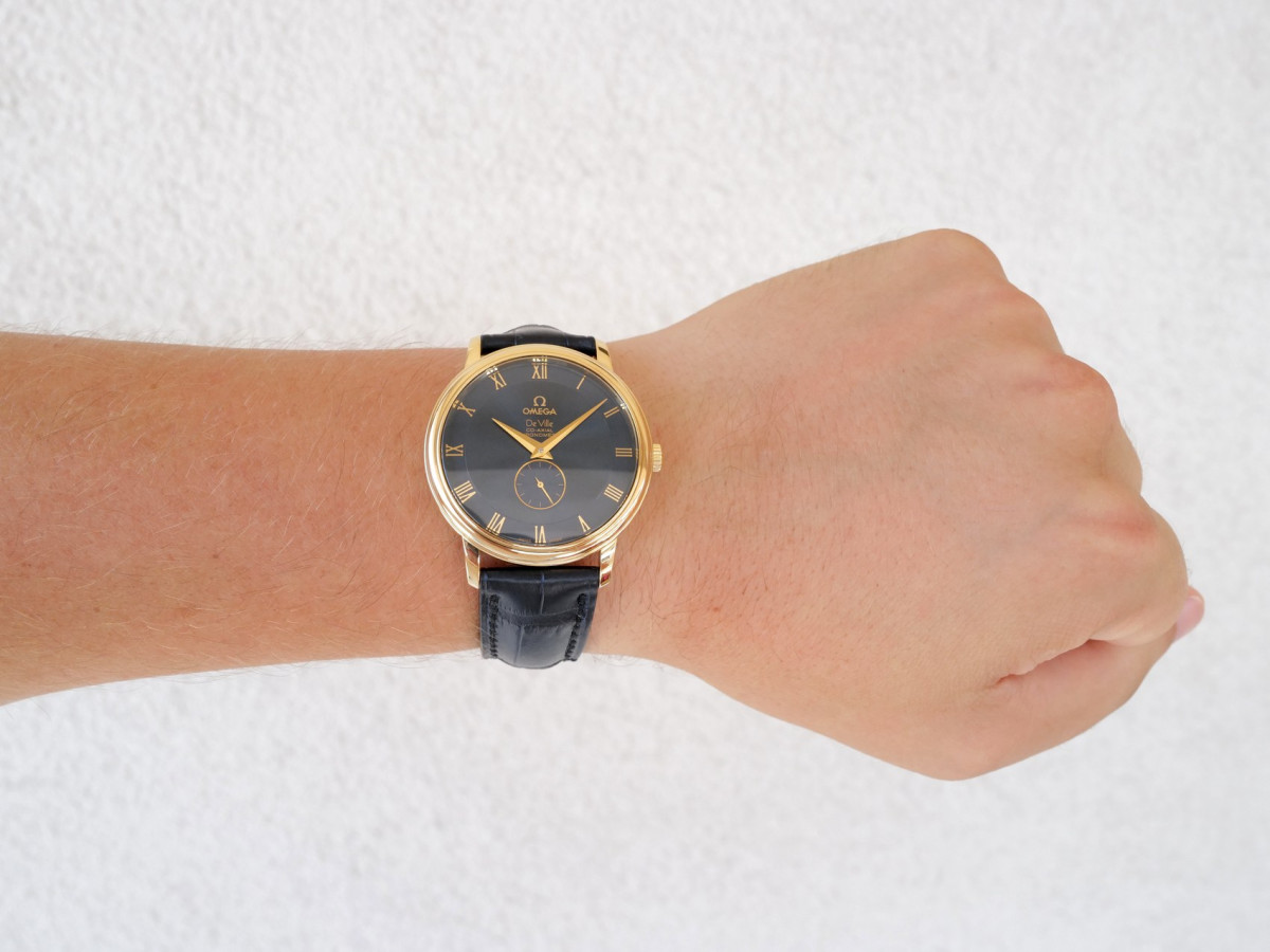 Швейцарський годинник Omega De Ville Prestige 18K Yellow Gold Blue Dial 39
