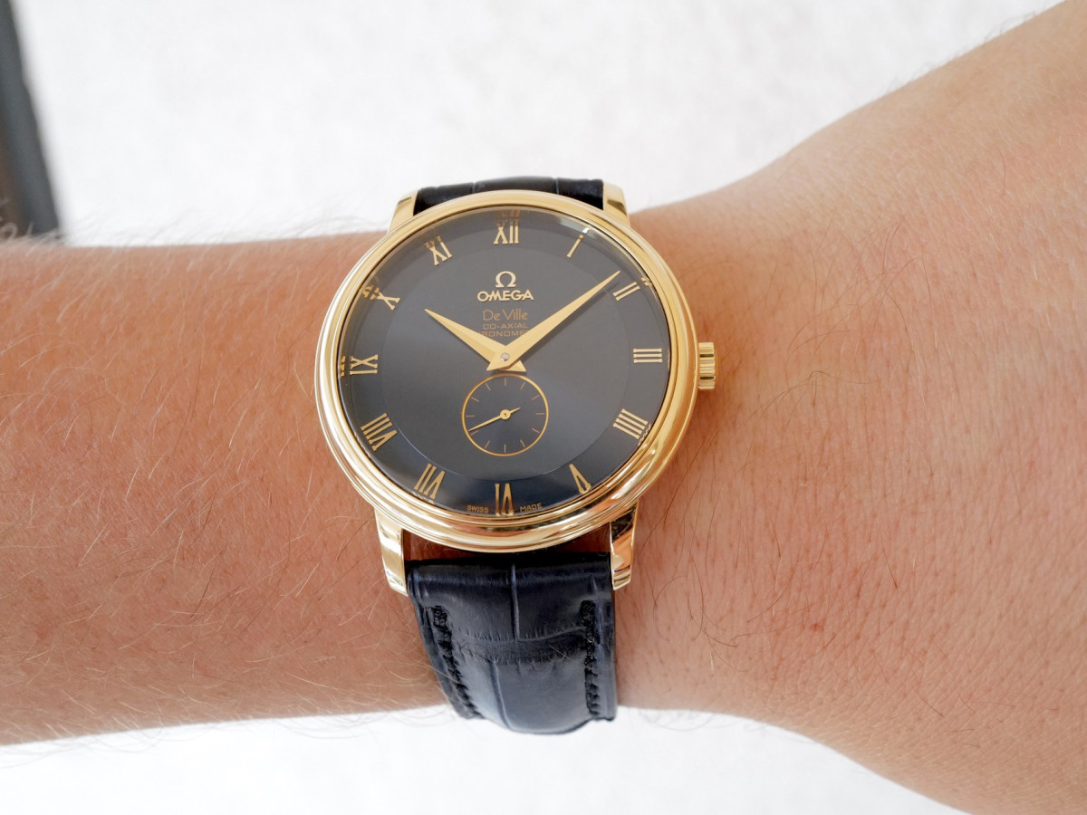 Швейцарський годинник Omega De Ville Prestige 18K Yellow Gold Blue Dial 39