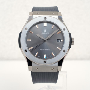 Швейцарские часы Hublot Classic Fusion Racing Grey Titanium 45