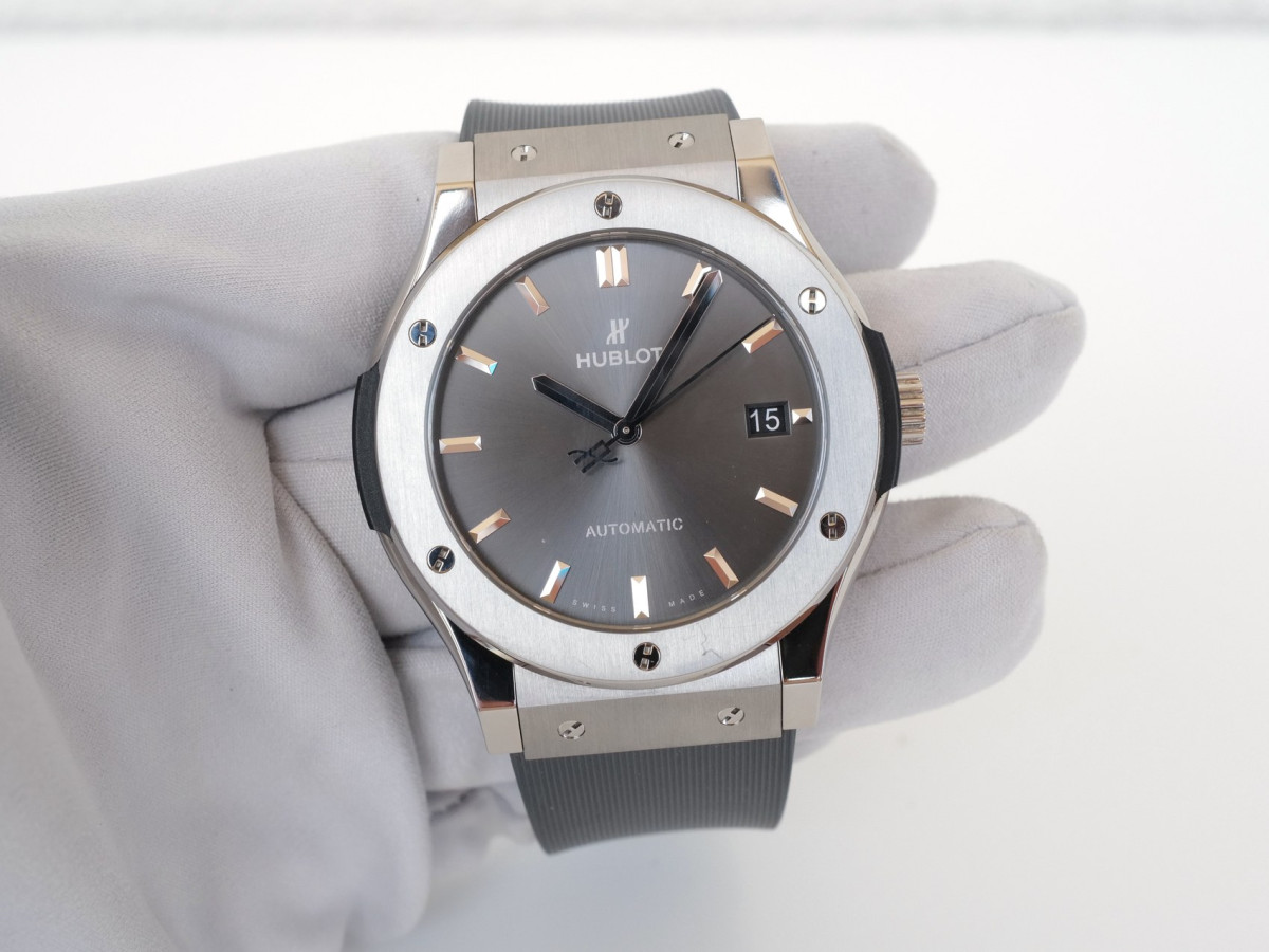 Швейцарские часы Hublot Classic Fusion Racing Grey Titanium 45