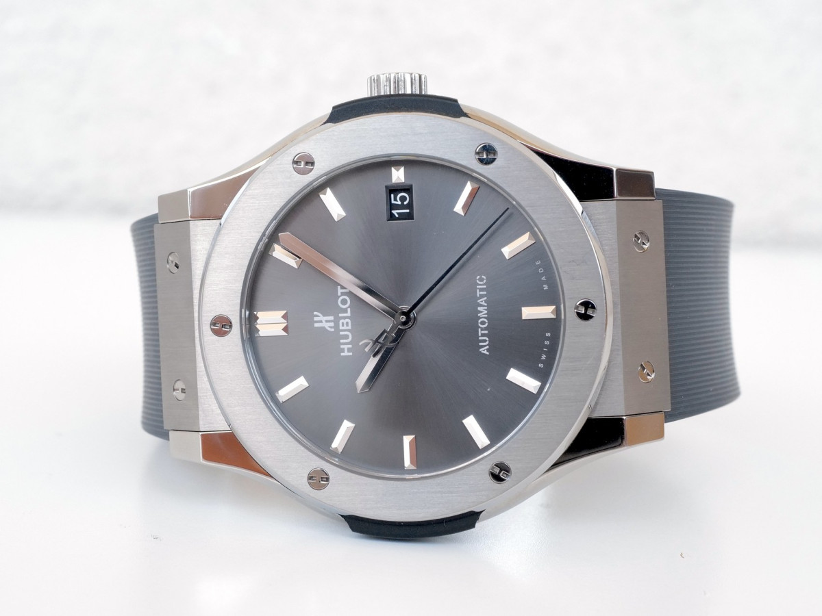 Швейцарские часы Hublot Classic Fusion Racing Grey Titanium 45