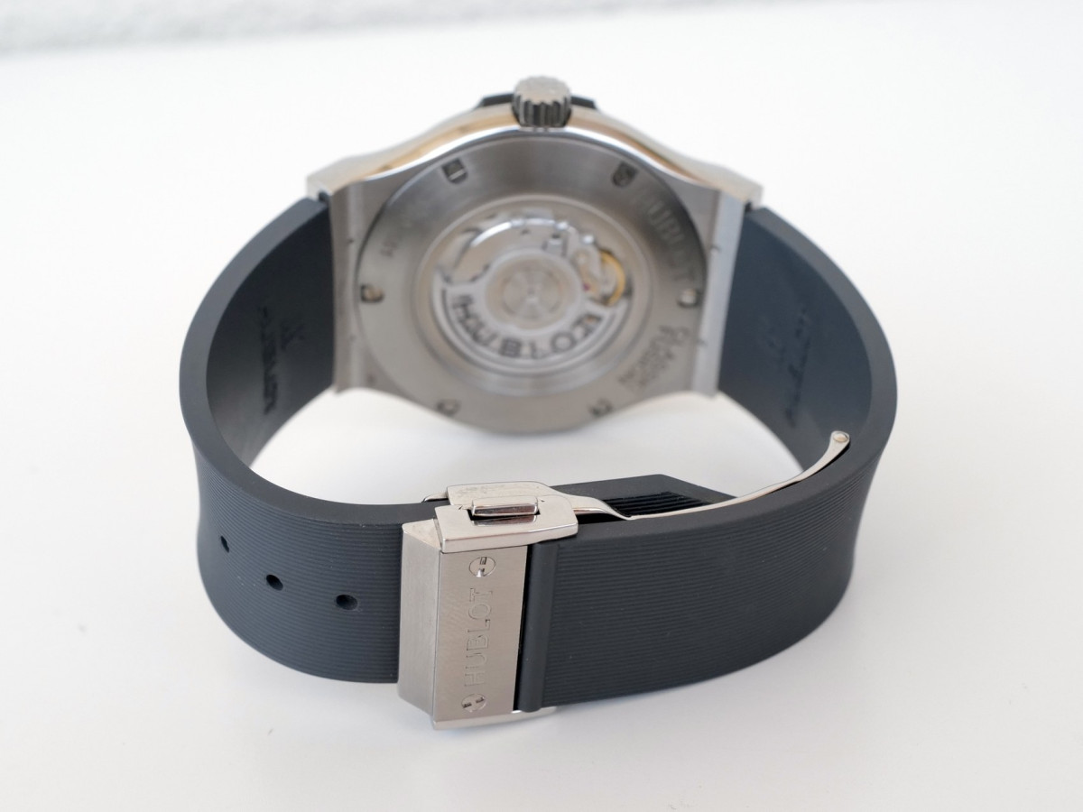 Швейцарские часы Hublot Classic Fusion Racing Grey Titanium 45