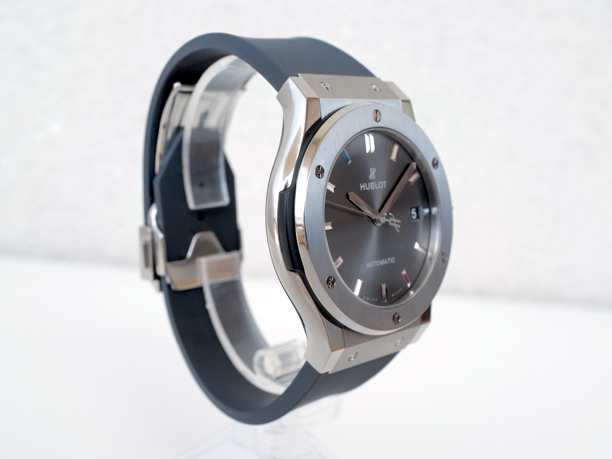 Швейцарские часы Hublot Classic Fusion Racing Grey Titanium 45