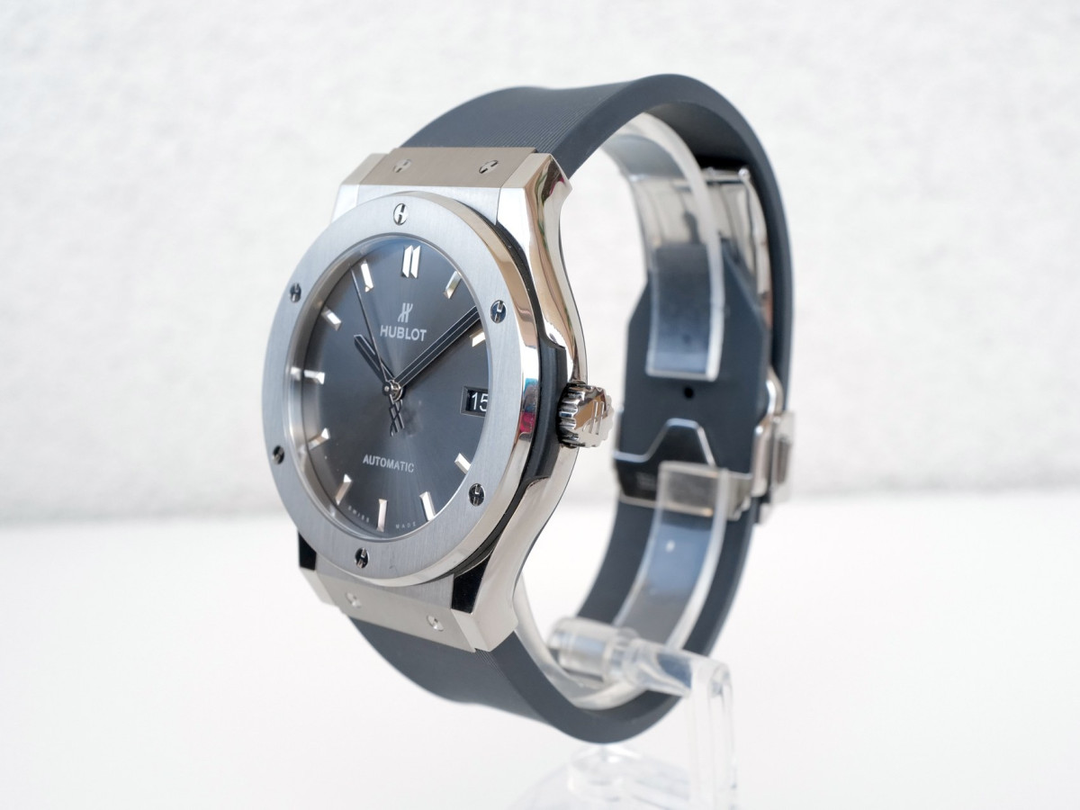 Швейцарские часы Hublot Classic Fusion Racing Grey Titanium 45