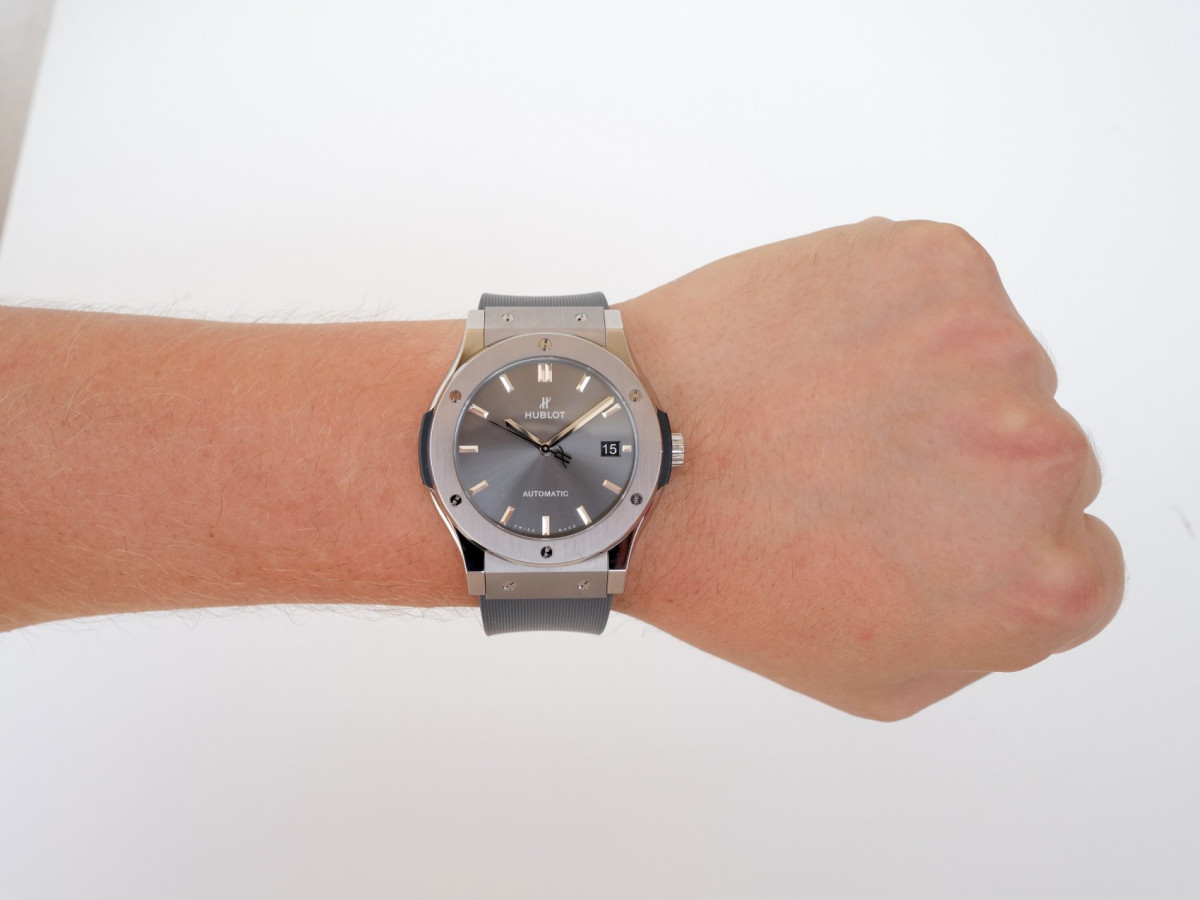 Швейцарские часы Hublot Classic Fusion Racing Grey Titanium 45