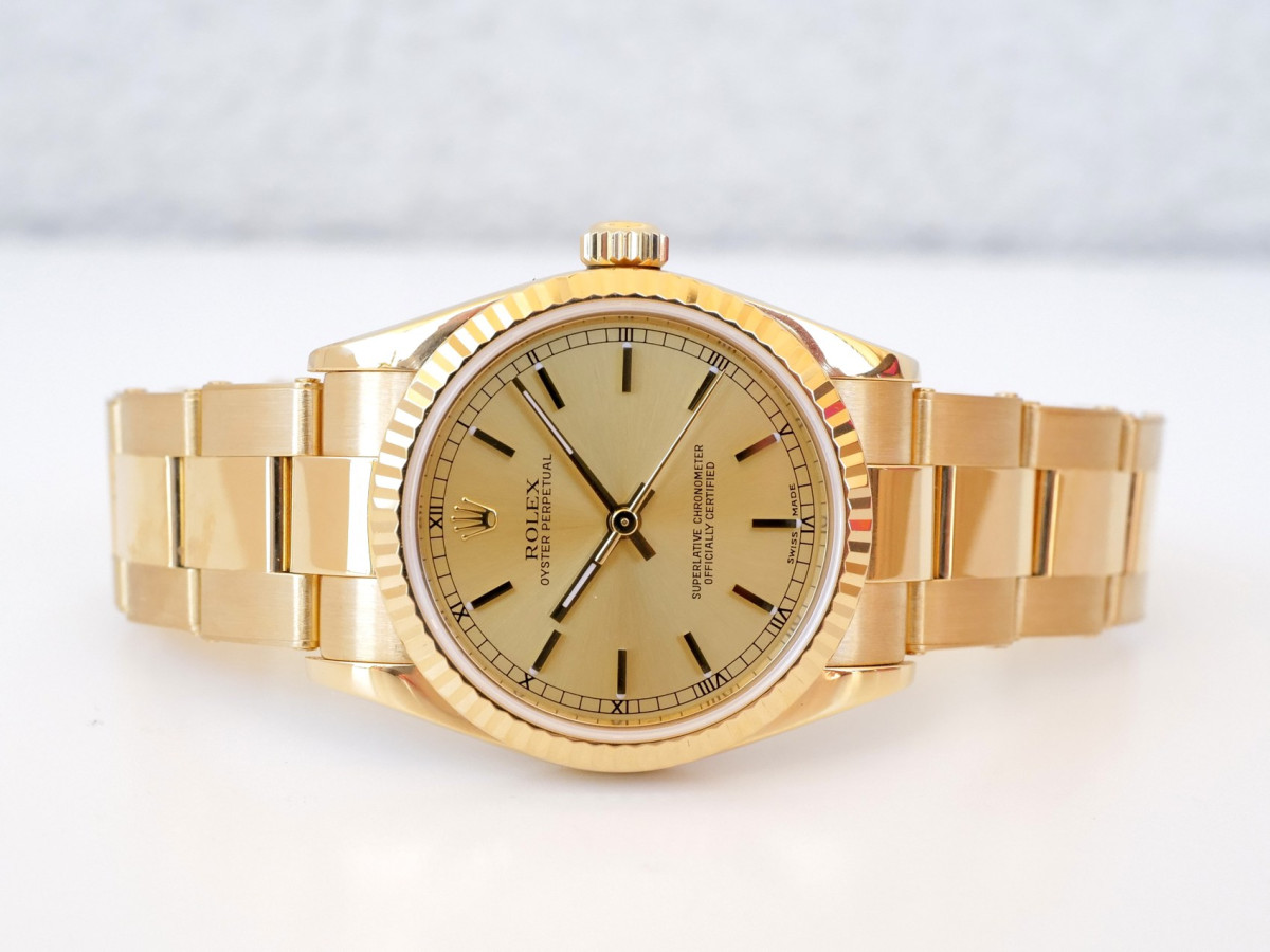 Швейцарские часы Rolex Oyster Perpetual 31 Champagne Dial 18K Yellow Gold