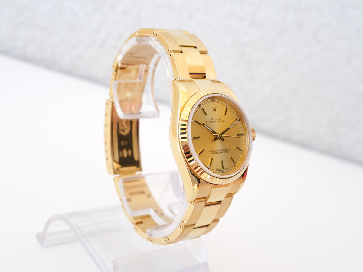 Швейцарские часы Rolex Oyster Perpetual 31 Champagne Dial 18K Yellow Gold