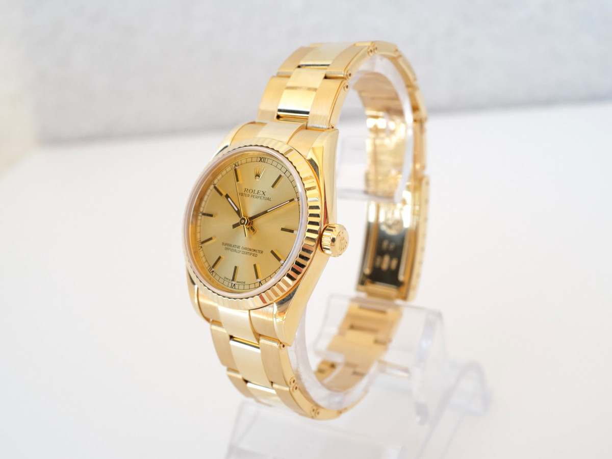 Швейцарские часы Rolex Oyster Perpetual 31 Champagne Dial 18K Yellow Gold