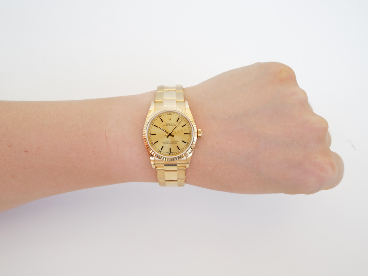 Швейцарские часы Rolex Oyster Perpetual 31 Champagne Dial 18K Yellow Gold
