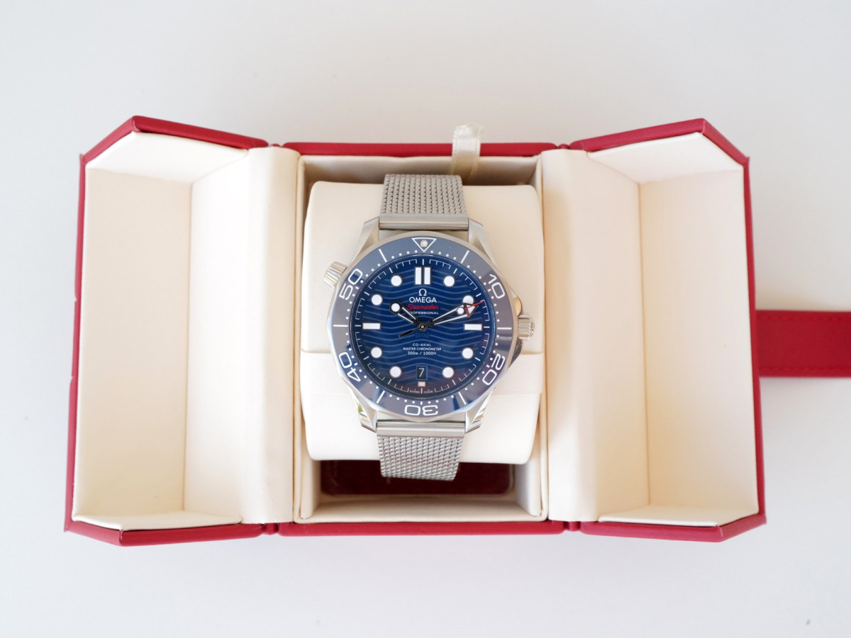 Швейцарские часы Omega Seamaster Diver 300M Blue Dial 42