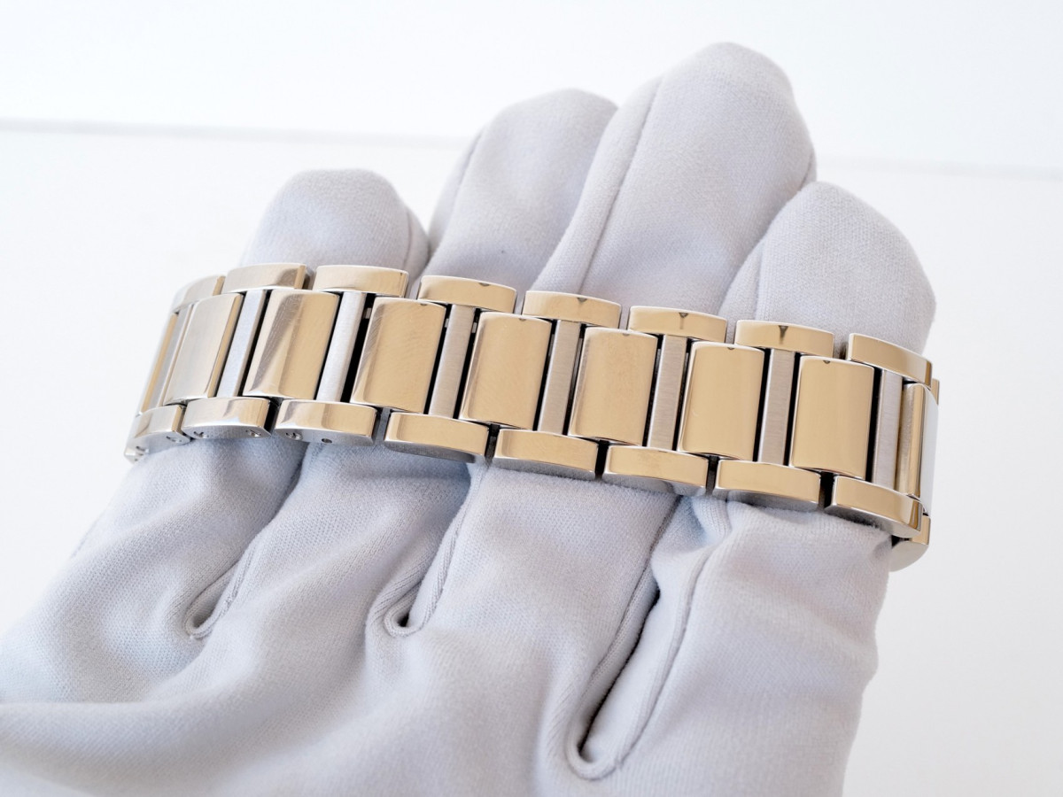 Швейцарський годинник Cartier Tank Must Large Quartz