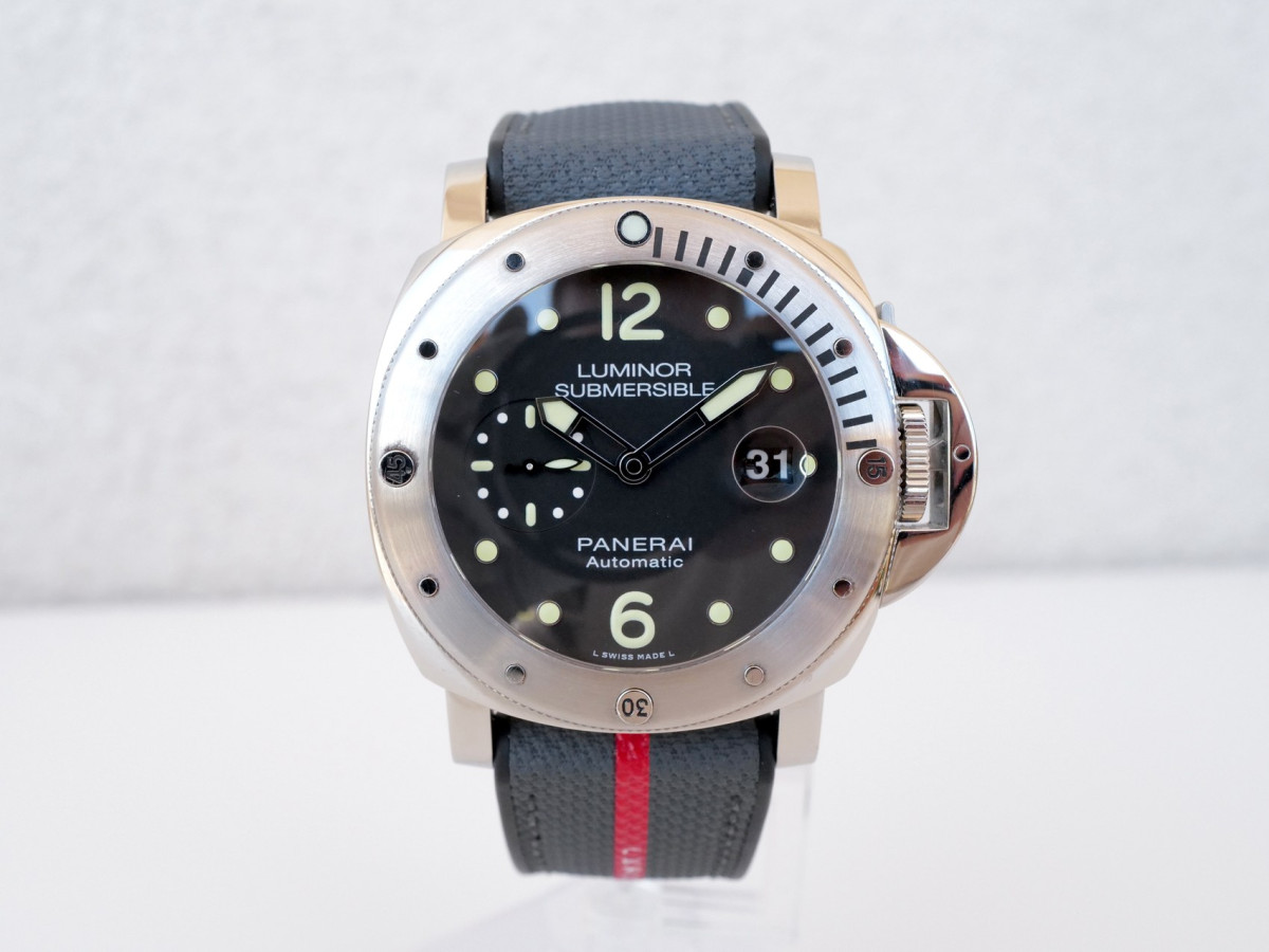 Швейцарские часы Panerai Luminor Submersible 44