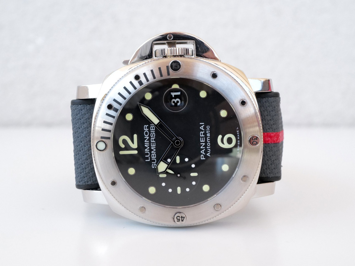 Швейцарские часы Panerai Luminor Submersible 44