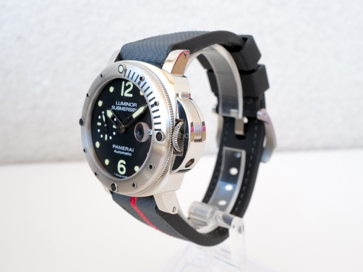 Швейцарские часы Panerai Luminor Submersible 44