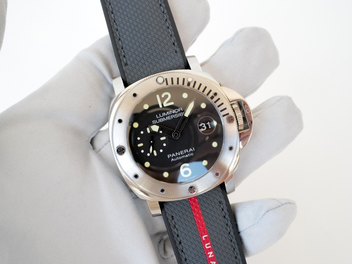 Швейцарские часы Panerai Luminor Submersible 44