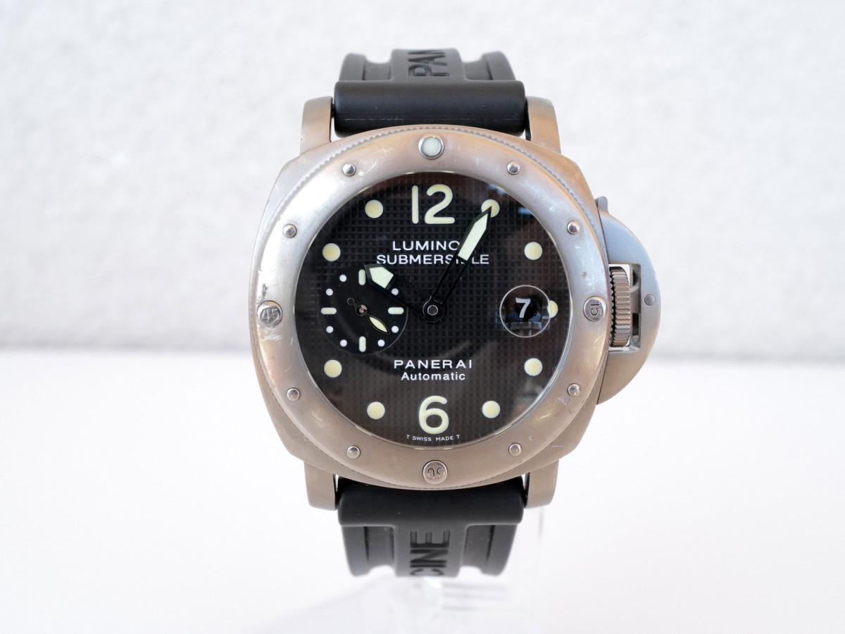 Швейцарские часы Panerai Submersible Luminor Titanium Black Dial 44