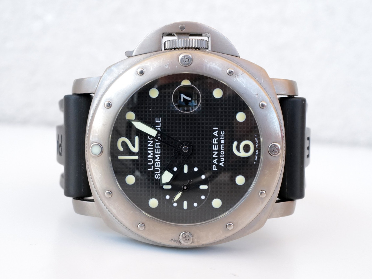Швейцарские часы Panerai Submersible Luminor Titanium Black Dial 44