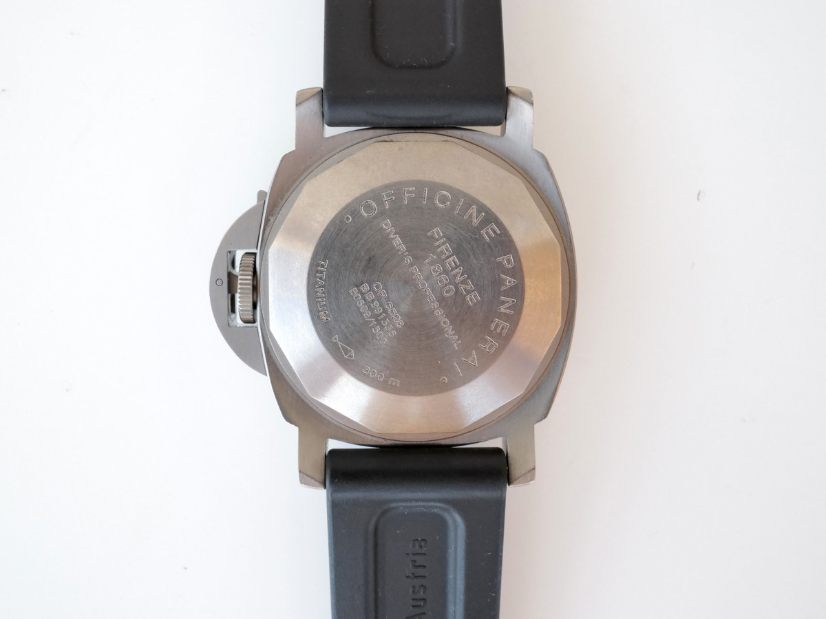 Швейцарские часы Panerai Submersible Luminor Titanium Black Dial 44