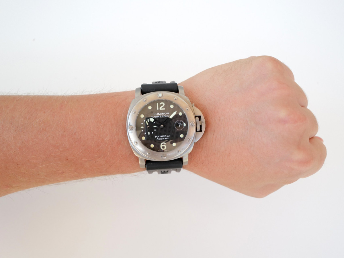 Швейцарские часы Panerai Submersible Luminor Titanium Black Dial 44