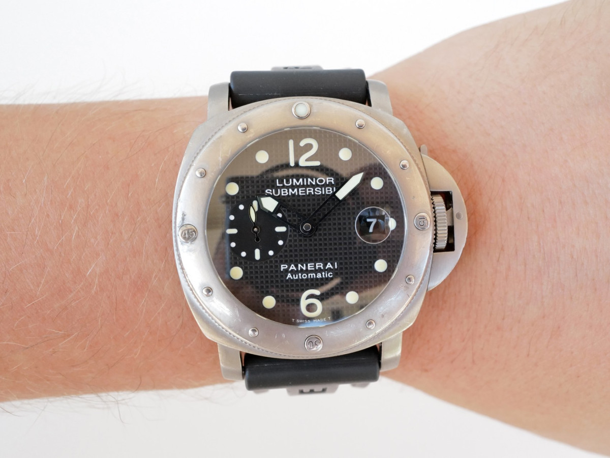 Швейцарские часы Panerai Submersible Luminor Titanium Black Dial 44