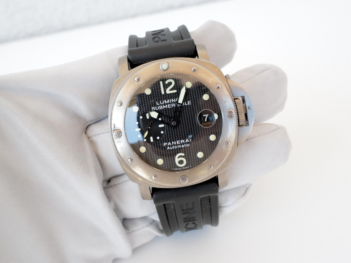 Швейцарские часы Panerai Submersible Luminor Titanium Black Dial 44
