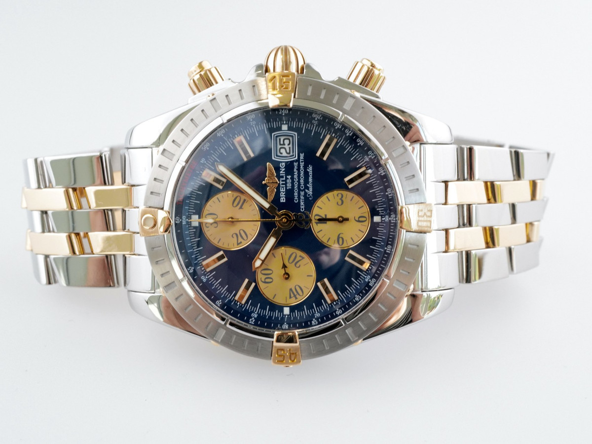 Швейцарские часы Breitling Chronomat Evolution Blue Dial Gold Steel 44