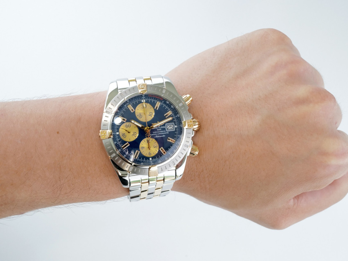 Швейцарские часы Breitling Chronomat Evolution Blue Dial Gold Steel 44