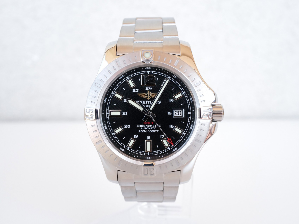 Швейцарський годинник Breitling Colt Automatic Black Dial 44