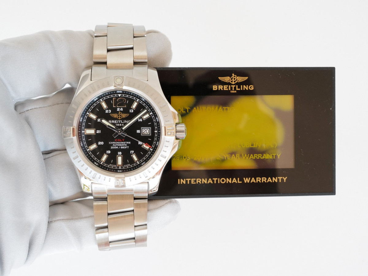 Швейцарський годинник Breitling Colt Automatic Black Dial 44