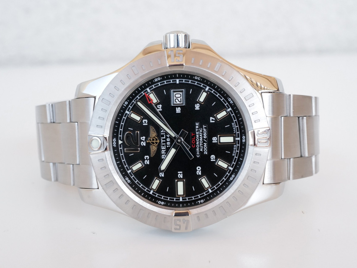 Швейцарський годинник Breitling Colt Automatic Black Dial 44