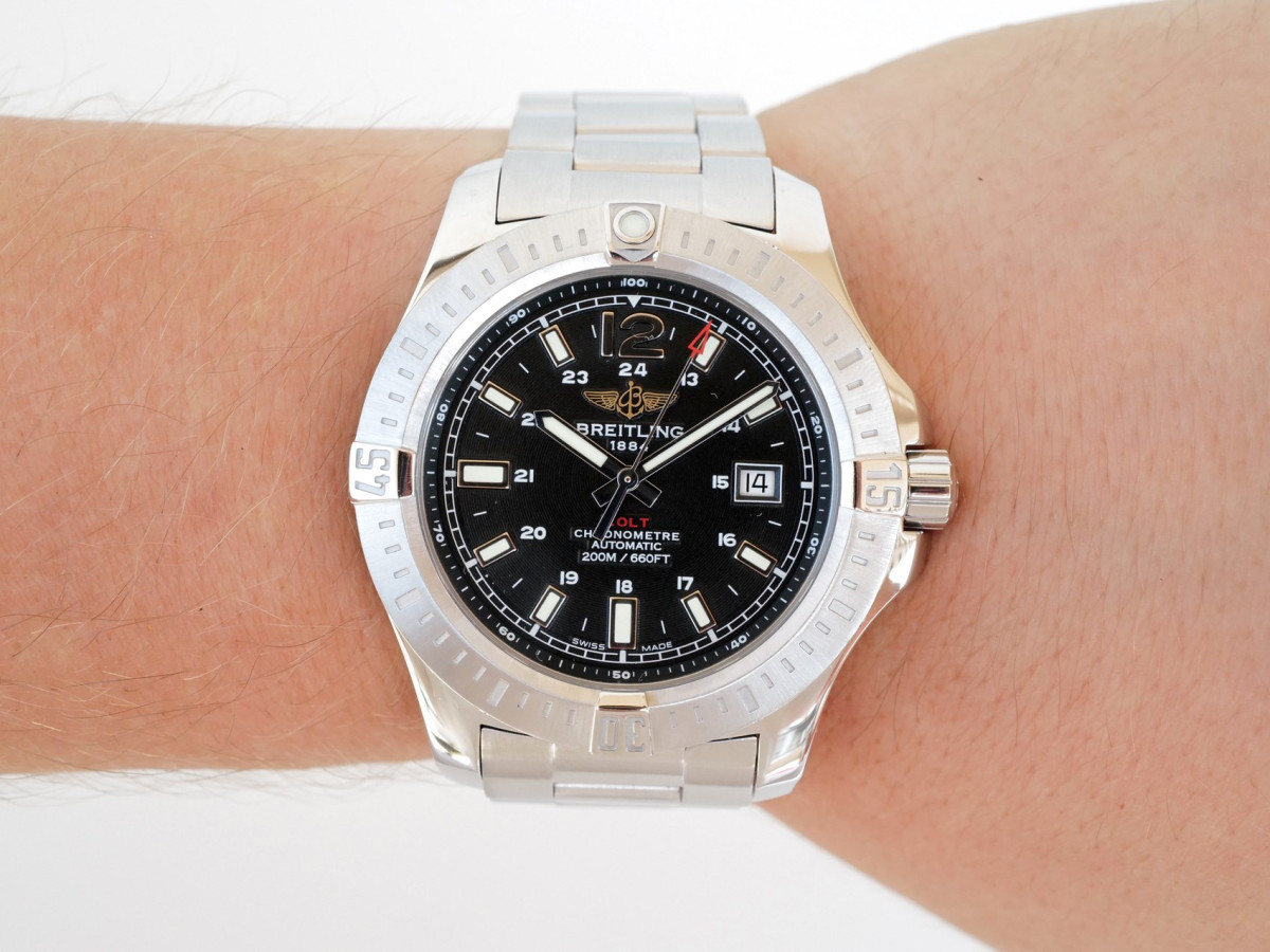 Швейцарський годинник Breitling Colt Automatic Black Dial 44