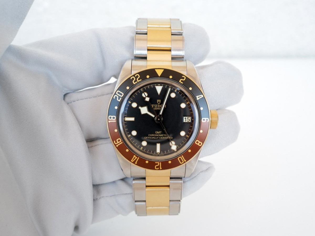 Швейцарський годинник Tudor Black Bay GMT 41