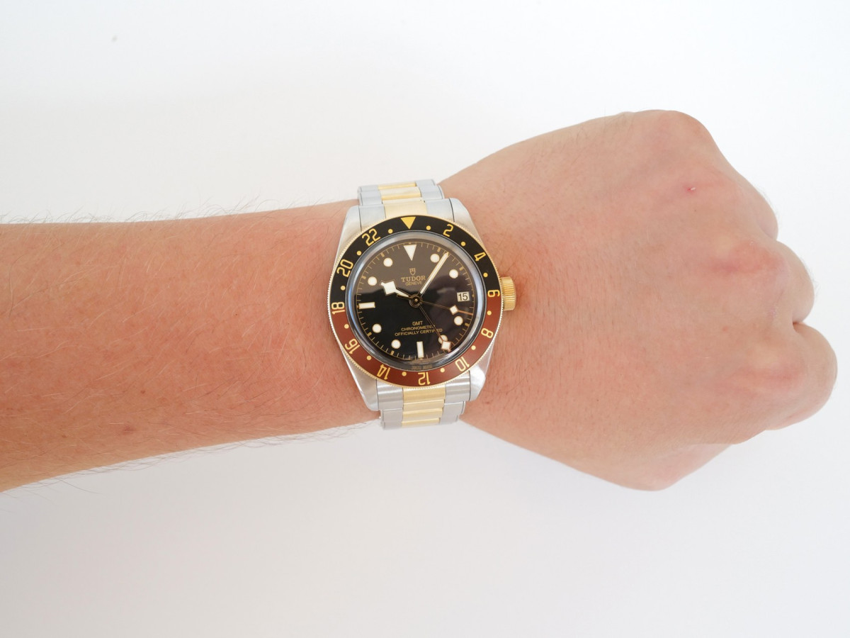 Швейцарський годинник Tudor Black Bay GMT 41