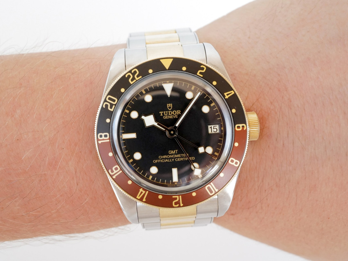 Швейцарський годинник Tudor Black Bay GMT 41